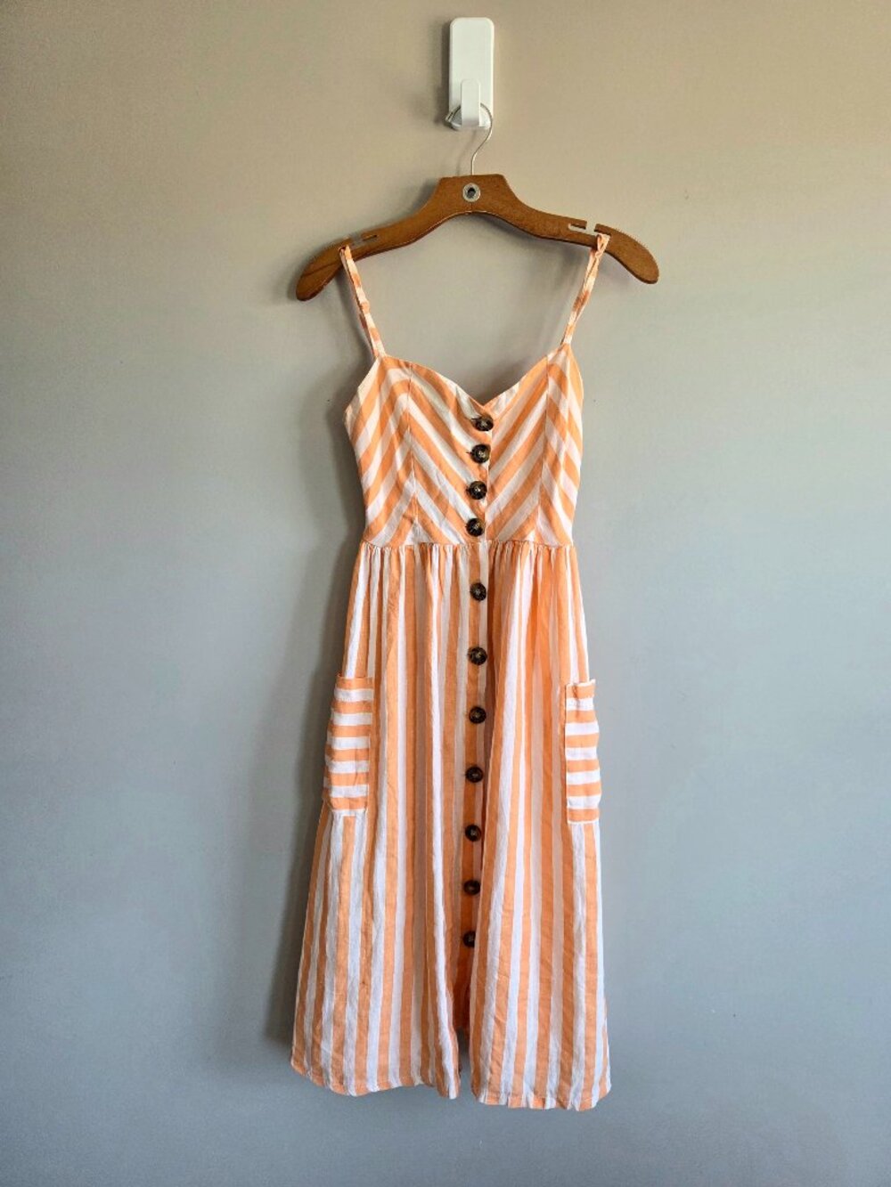 Alessia Pacini 100% linen made in Italy strappy summer dress with pockets.